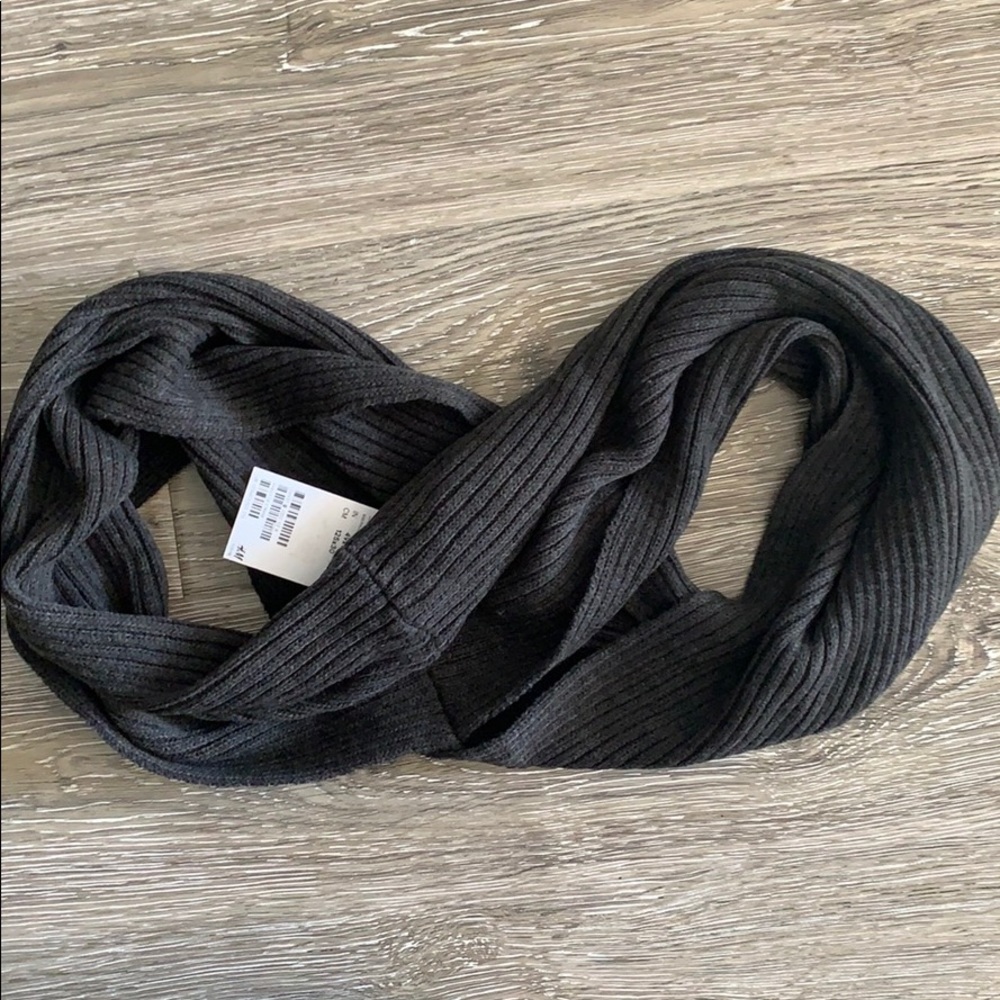 NWT H&M dark gray knit winter infinity wrap scarf - Picture 4 of 4